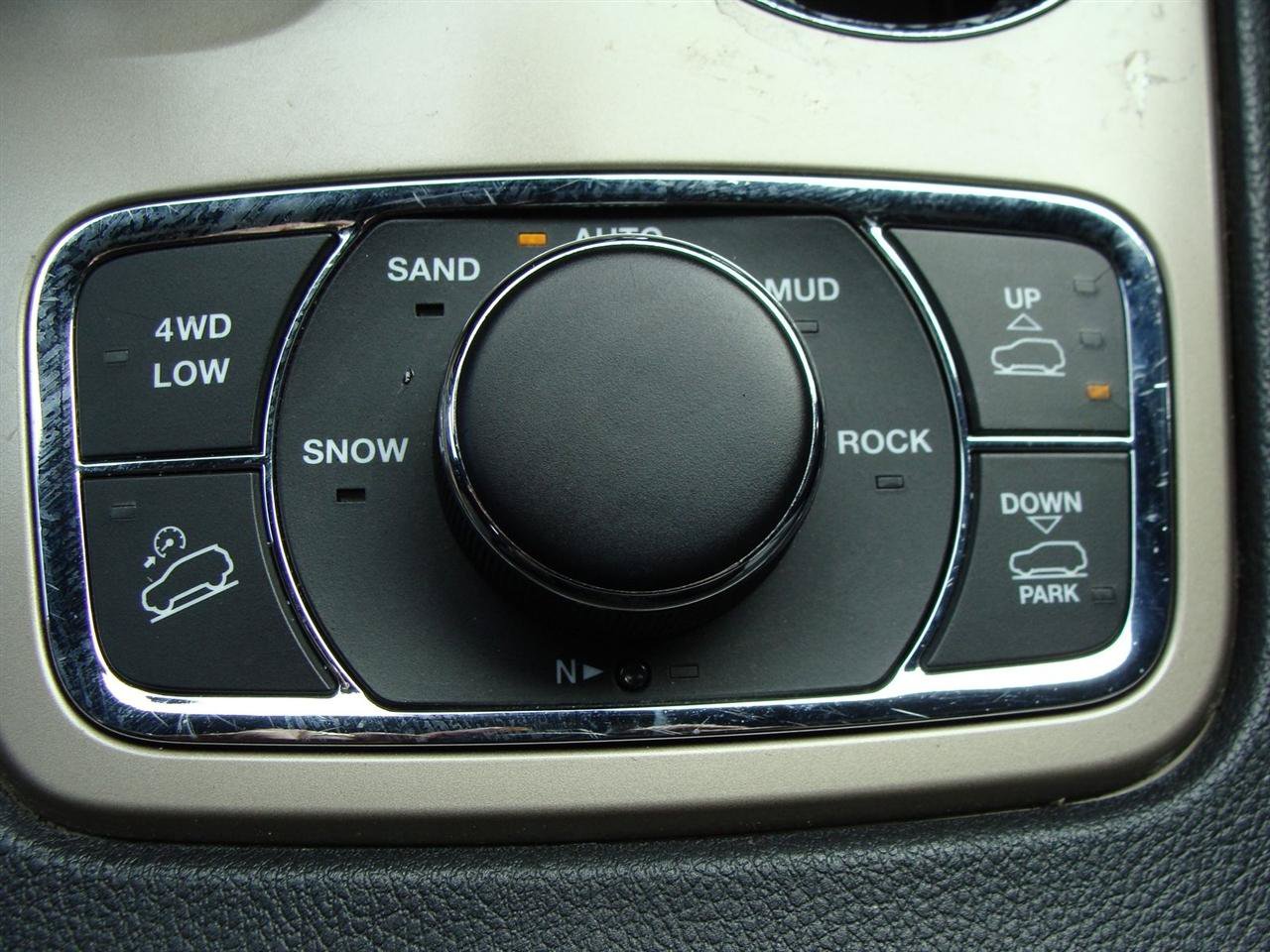 Used 2014 Jeep Grand Cherokee Overland AWD/4WD image 27