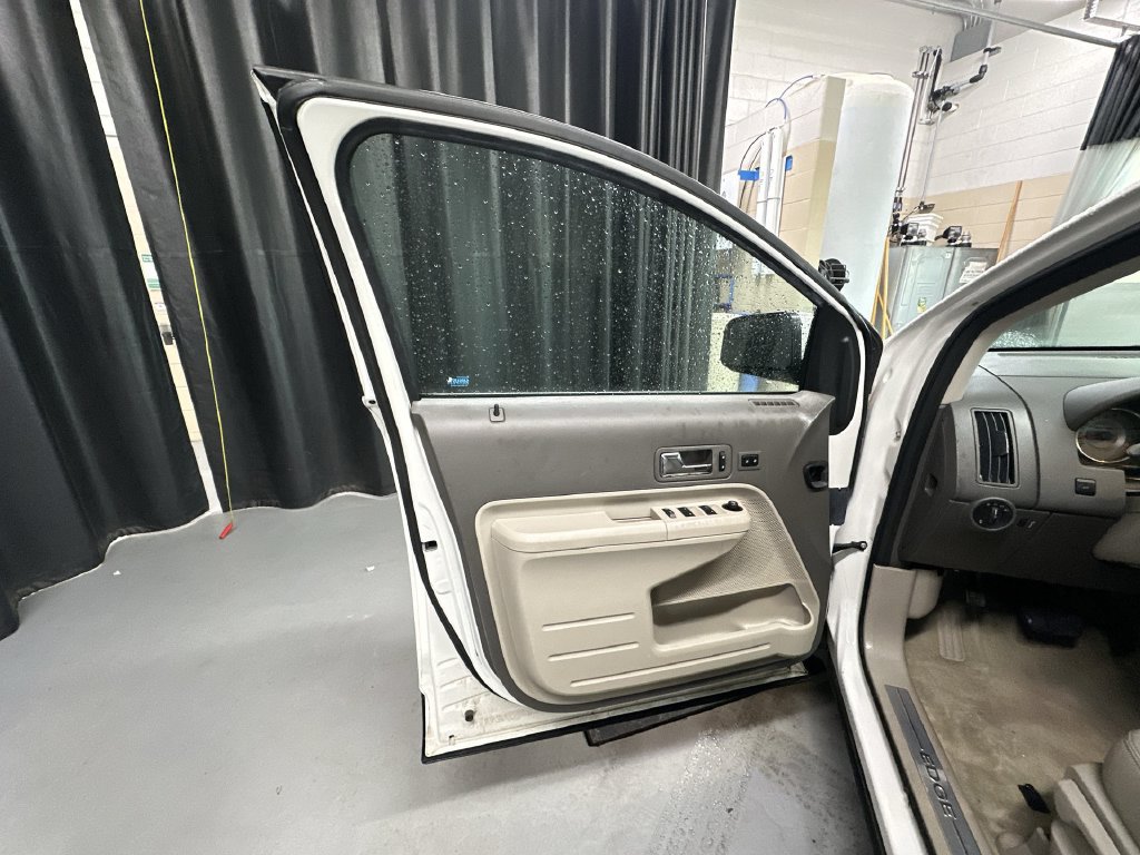 Used 2009 Ford Edge Limited FWD image 23