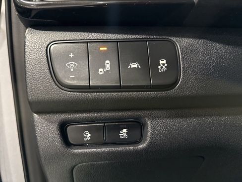 Used 2019 Kia Niro EX image 16