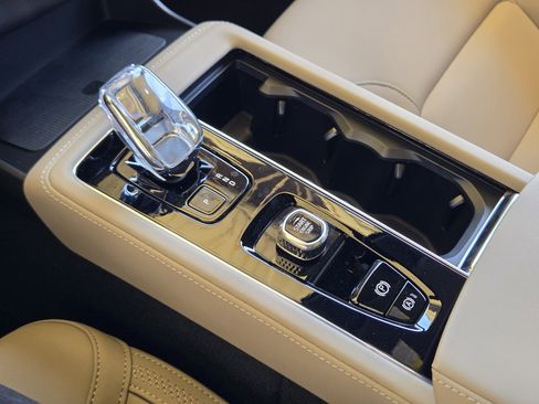 New 2025 Volvo XC90 T8 Plus w/ Protection Package Premier image 22