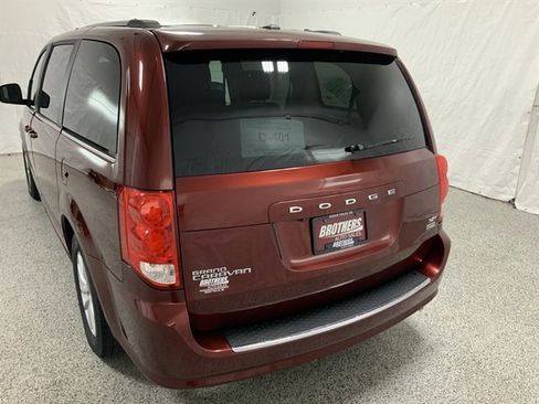 Used 2019 Dodge Grand Caravan SXT image 5
