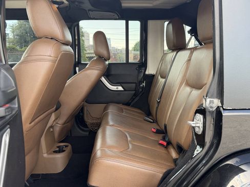 Used 2016 Jeep Wrangler Unlimited Sahara w/ Dual Top Group AWD/4WD image 18
