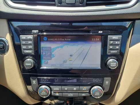 Used 2016 Nissan Rogue SV w/ SV Premium Package FWD image 28
