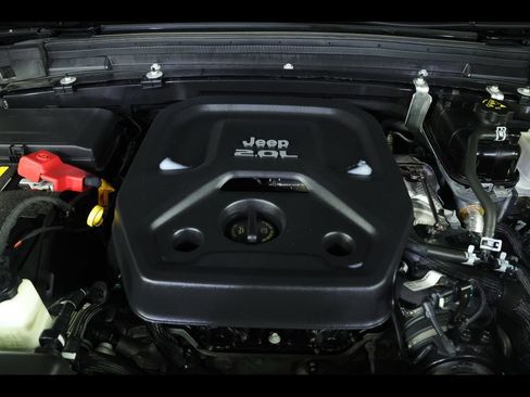 Used 2022 Jeep Wrangler Unlimited Sahara w/ Cold Weather Group AWD/4WD image 18