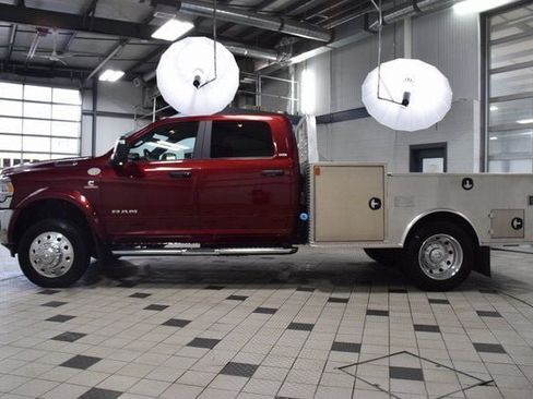Used 2024 RAM 4500 SLT w/ Quick Order Package 2YG SLT AWD/4WD image 3