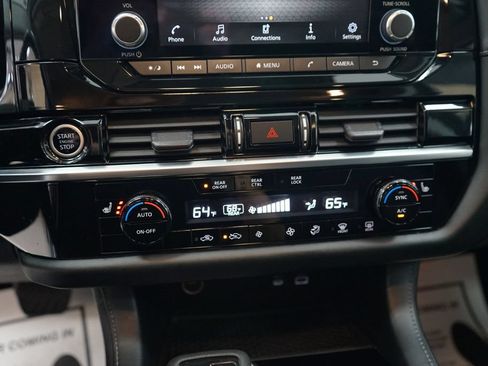 Used 2022 Nissan Pathfinder SV AWD/4WD image 37