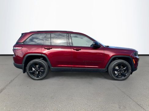 Used 2022 Jeep Grand Cherokee Altitude image 8