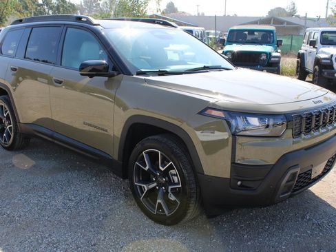 New 2026 Jeep Cherokee Overland w/ Trailer Tow Group AWD/4WD image 3