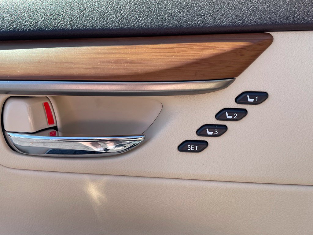 Used 2016 Lexus ES 300h w/ Luxury Package w/Wood Trim FWD image 12