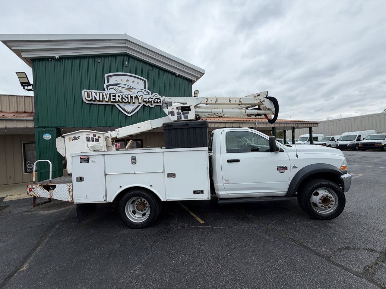 Used 2012 RAM 5500 4x4 Regular Cab w/ ST Decor Group image 3