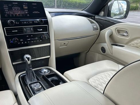 Used 2024 INFINITI QX80 Sensory AWD/4WD image 28