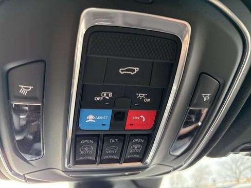 New 2026 Jeep Grand Cherokee Summit w/ Obsidian Package AWD/4WD image 17