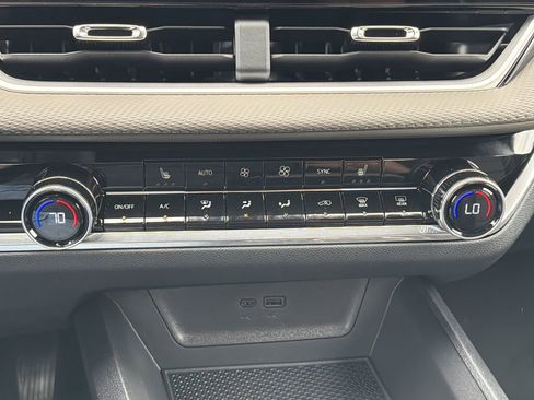 New 2026 Chevrolet Equinox LT w/ Convenience Package II FWD image 6
