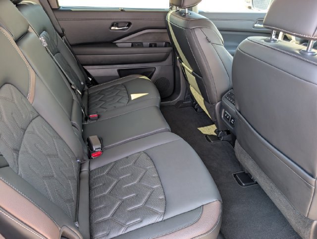 Used 2026 Nissan Pathfinder Platinum w/ Cargo Package AWD/4WD image 11