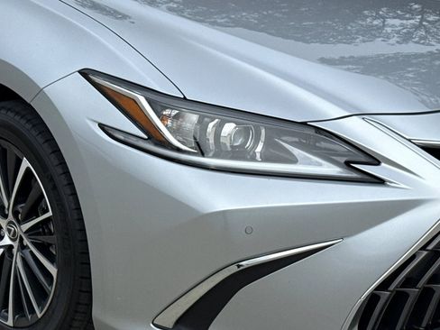 Certified 2025 Lexus ES 300h w/ Premium Package FWD image 11