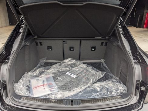 New 2026 Porsche Macan image 24