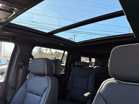 Certified 2025 Chevrolet Suburban Premier image 24