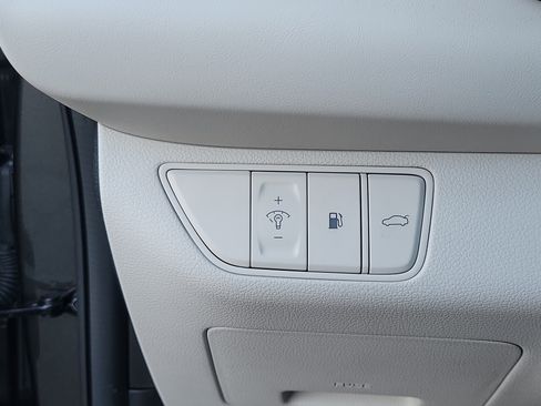 Certified 2025 Genesis G70 2.5T image 16