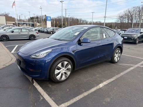 Used 2023 Tesla Model Y Long Range image 2