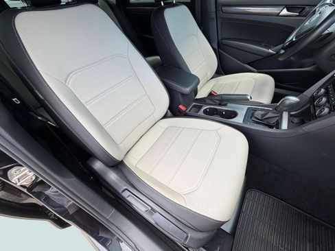 Certified 2022 Volkswagen Passat 2.0T R-Line FWD image 21