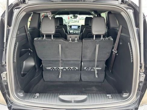 Used 2025 Chrysler Pacifica Select image 22