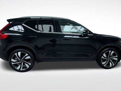 Used 2025 Volvo XC40 B5 Plus image 26