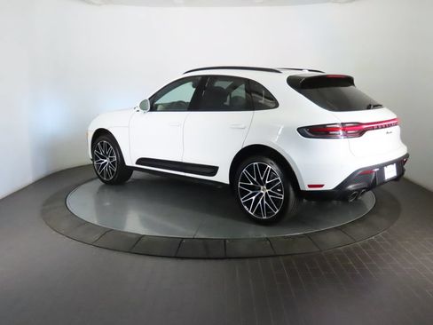 Certified 2026 Porsche Macan AWD/4WD image 3