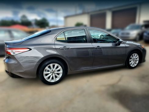 Used 2019 Toyota Camry LE FWD image 14