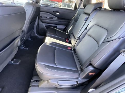 Certified 2024 Nissan Pathfinder SL w/ Lighting Package (N92) image 48