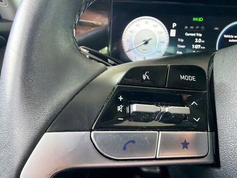 Certified 2024 Hyundai Elantra Limited FWD image 28
