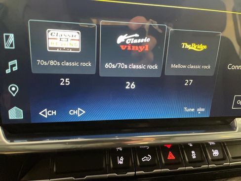 Used 2024 Chevrolet Silverado 2500 LT w/ Convenience Package image 15