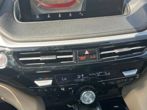 Used 2023 Acura MDX SH-AWD image 11