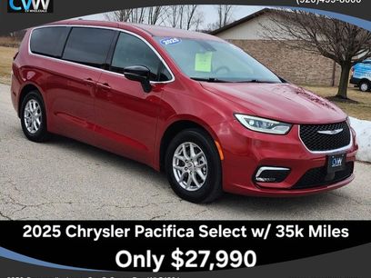 Used 2025 Chrysler Pacifica Select