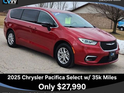 Used 2025 Chrysler Pacifica Select image 1