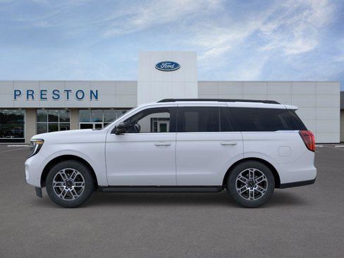 New 2026 Ford Expedition Active image 3