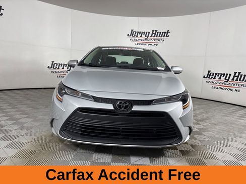 Used 2025 Toyota Corolla LE w/ Convenience Package image 3