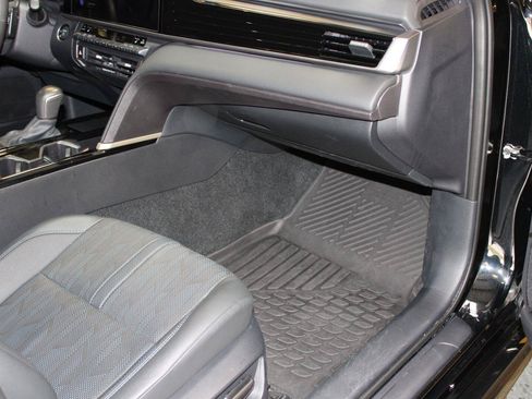 Used 2025 Toyota Camry XSE FWD image 40