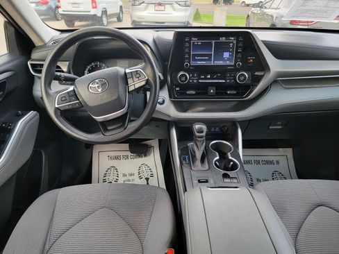 Used 2022 Toyota Highlander L FWD image 17