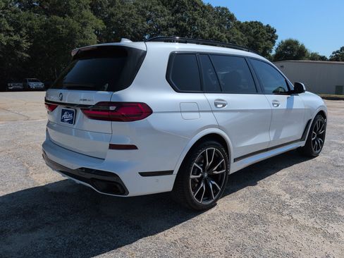 Used 2022 BMW X7 xDrive40i w/ M Sport Package AWD/4WD image 3
