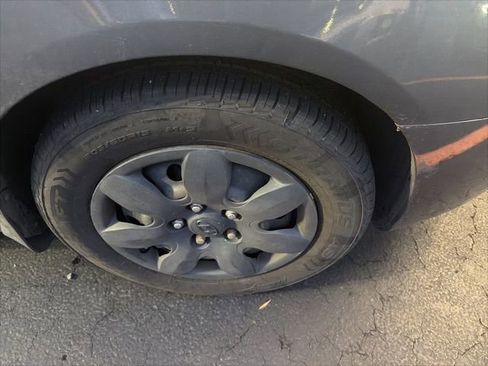 Used 2008 Hyundai Elantra SE image 2