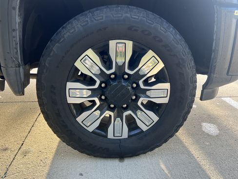 Used 2024 GMC Sierra 2500 Denali w/ Denali Reserve Package AWD/4WD image 11