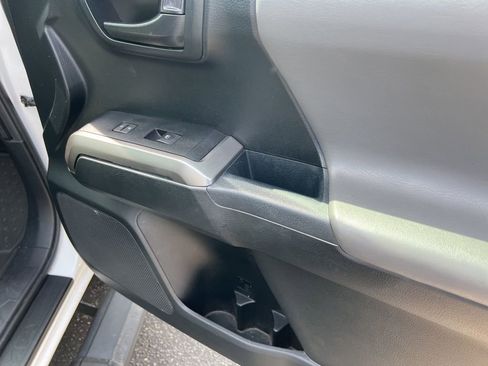 Used 2017 Toyota Tacoma SR5 image 17