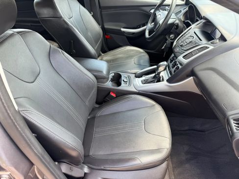 Used 2014 Ford Focus SE w/ Equipment Group 201A FWD image 27