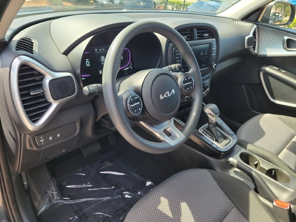 Used 2025 Kia Soul LX w/ LX Technology Package FWD image 19