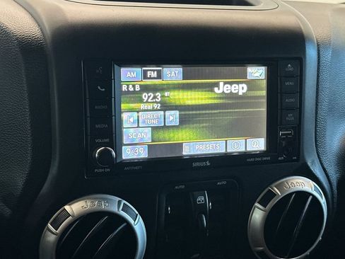 Used 2013 Jeep Wrangler Unlimited Sahara w/ Connectivity Group AWD/4WD image 18