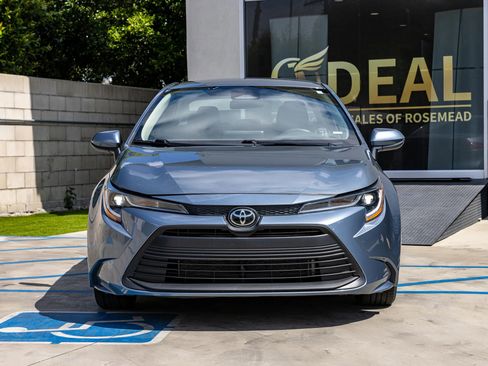 Used 2023 Toyota Corolla LE FWD image 4