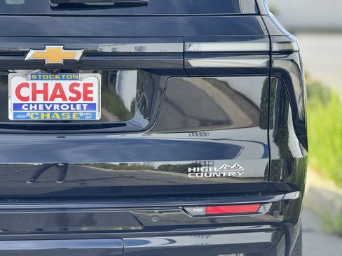 New 2026 Chevrolet Traverse High Country w/ LPO, Floor Liner Package image 8