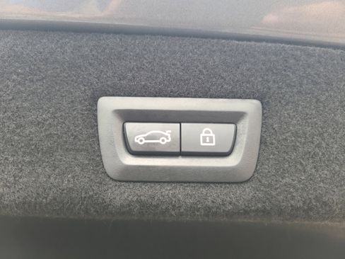 Used 2016 BMW 750i image 21