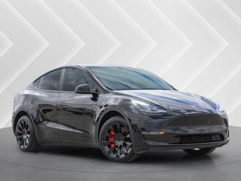 Used 2024 Tesla Model Y Long Range AWD/4WD image 1