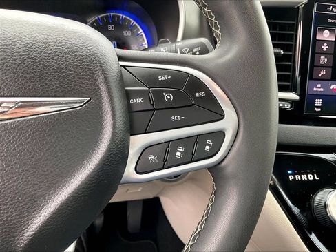 Used 2023 Chrysler Pacifica Touring-L FWD image 20